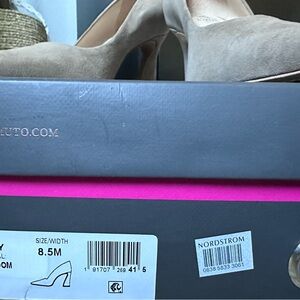 Vince Camuto Women's 8.5m Beige Suede Heels